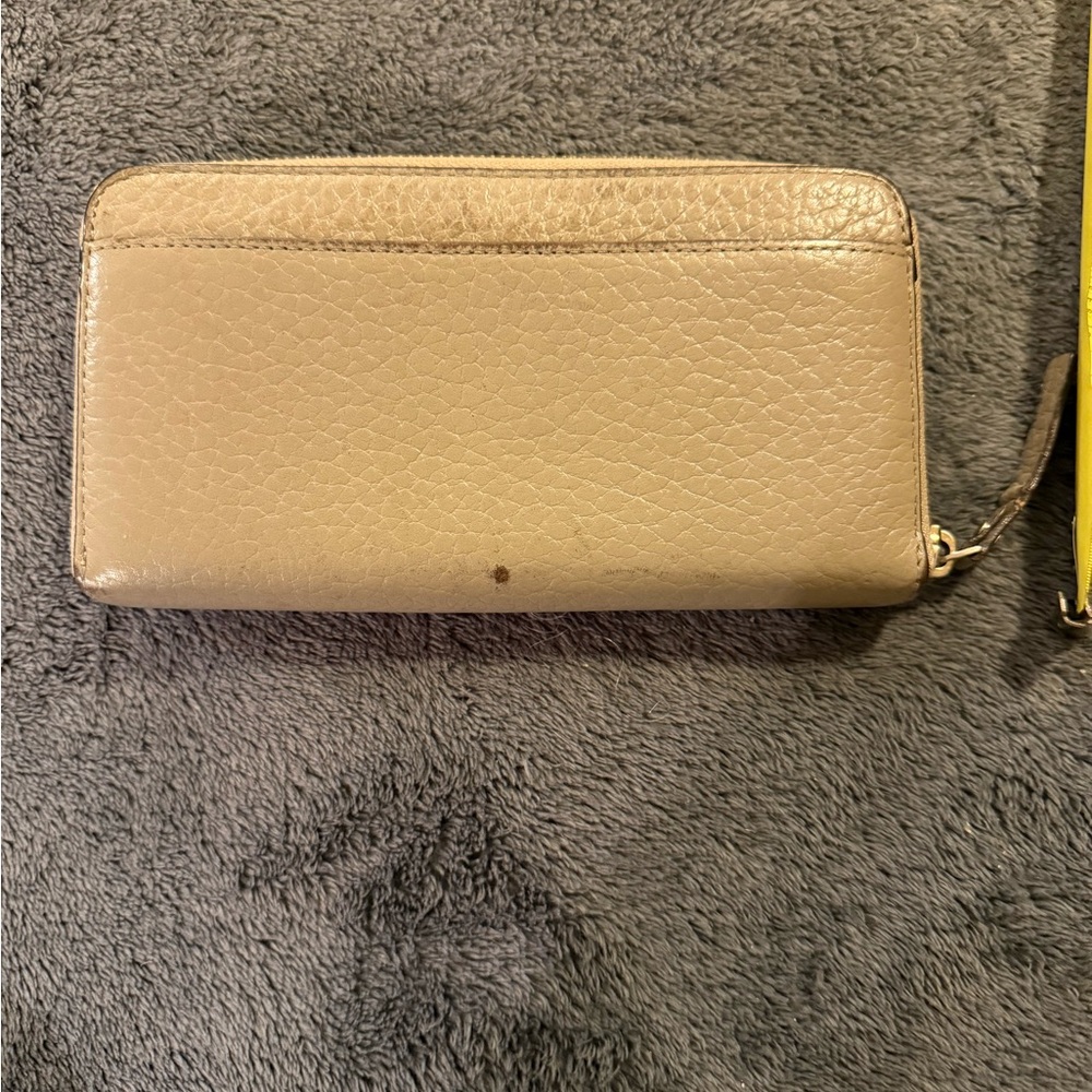 Kate Spade Taupe Pebbled Leather zip around Wallet - Picture 8 of 9